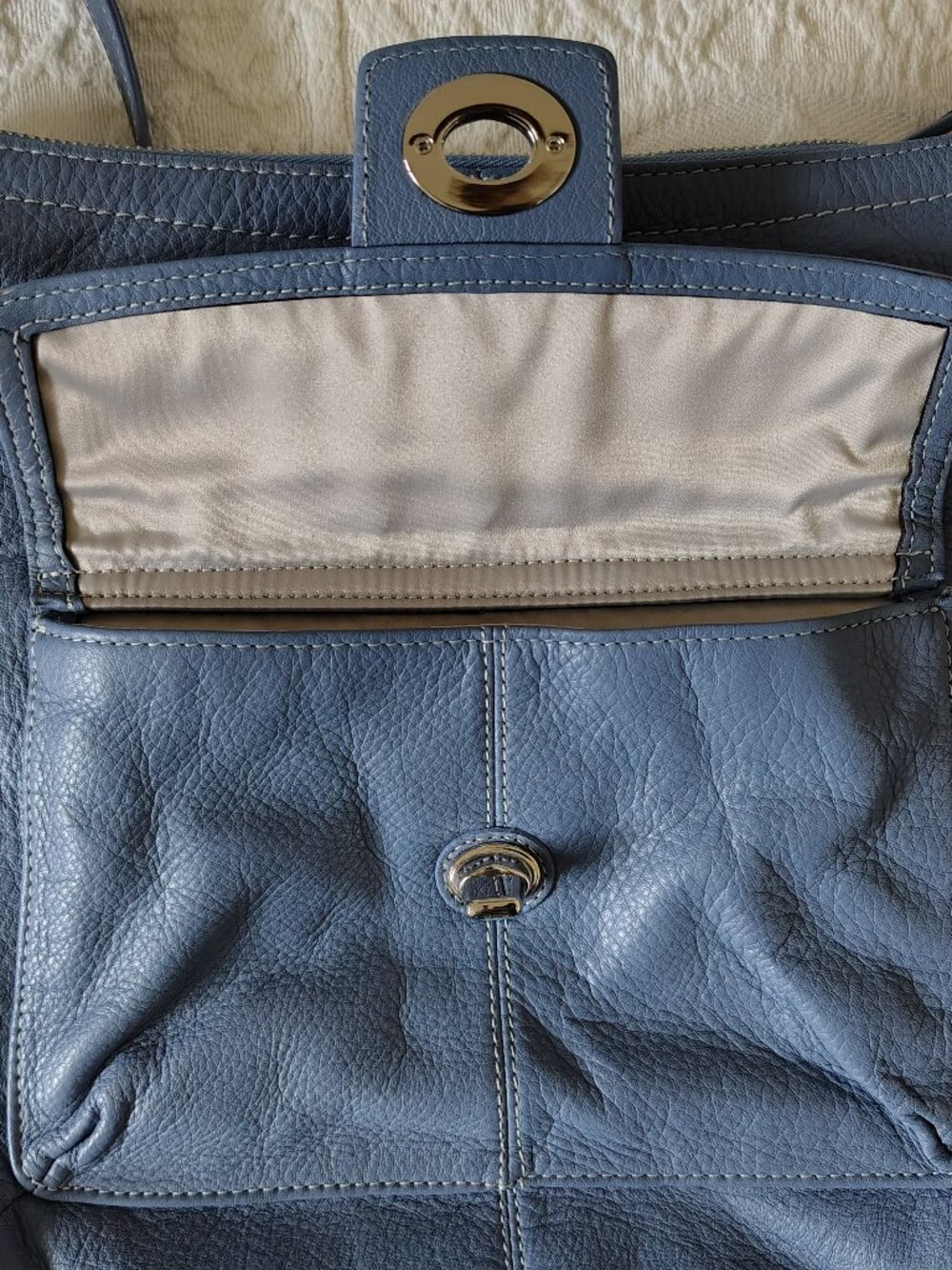 Coach Bag - Picture 3 of 11